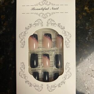 24 Piece press on fingernails